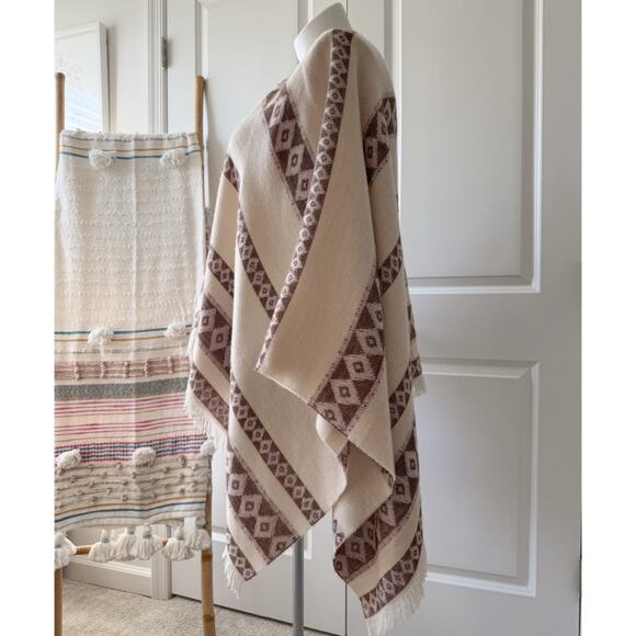 Maje Ivory Pink Geometric Print Fringed Shawl Poncho Wool Blend Women’s One Size - Picture 3 of 8